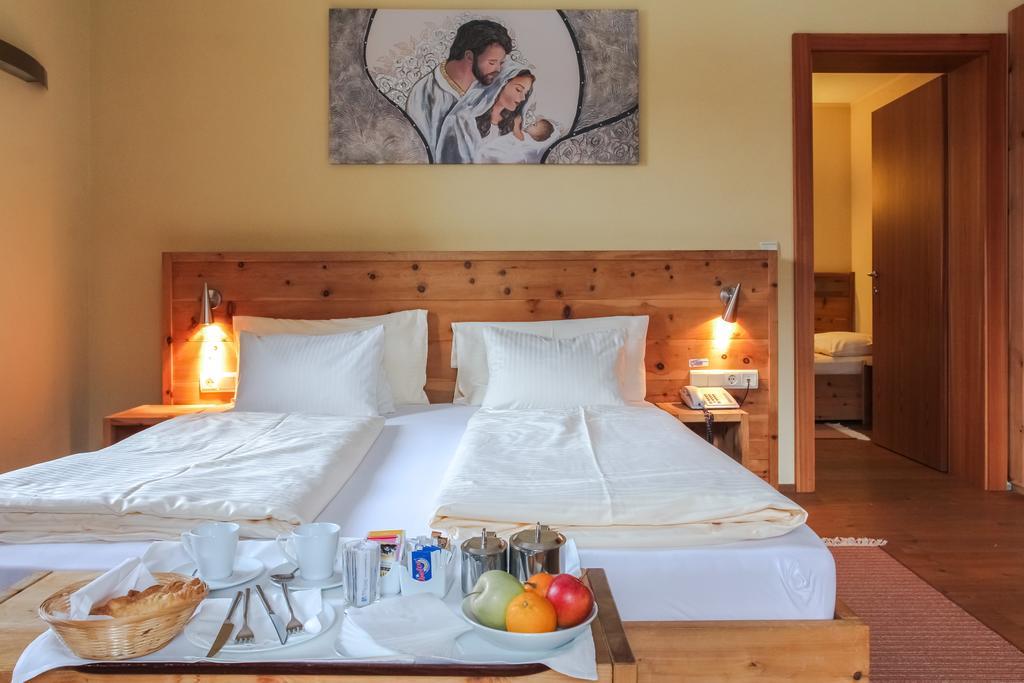 Hotel Tyrol-Alpenhof 蒂罗尔-泽费尔德 外观 照片