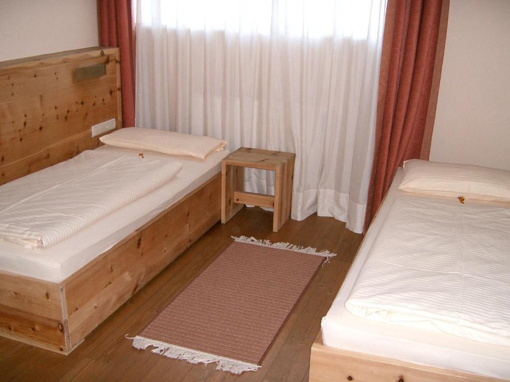 Hotel Tyrol-Alpenhof 蒂罗尔-泽费尔德 客房 照片