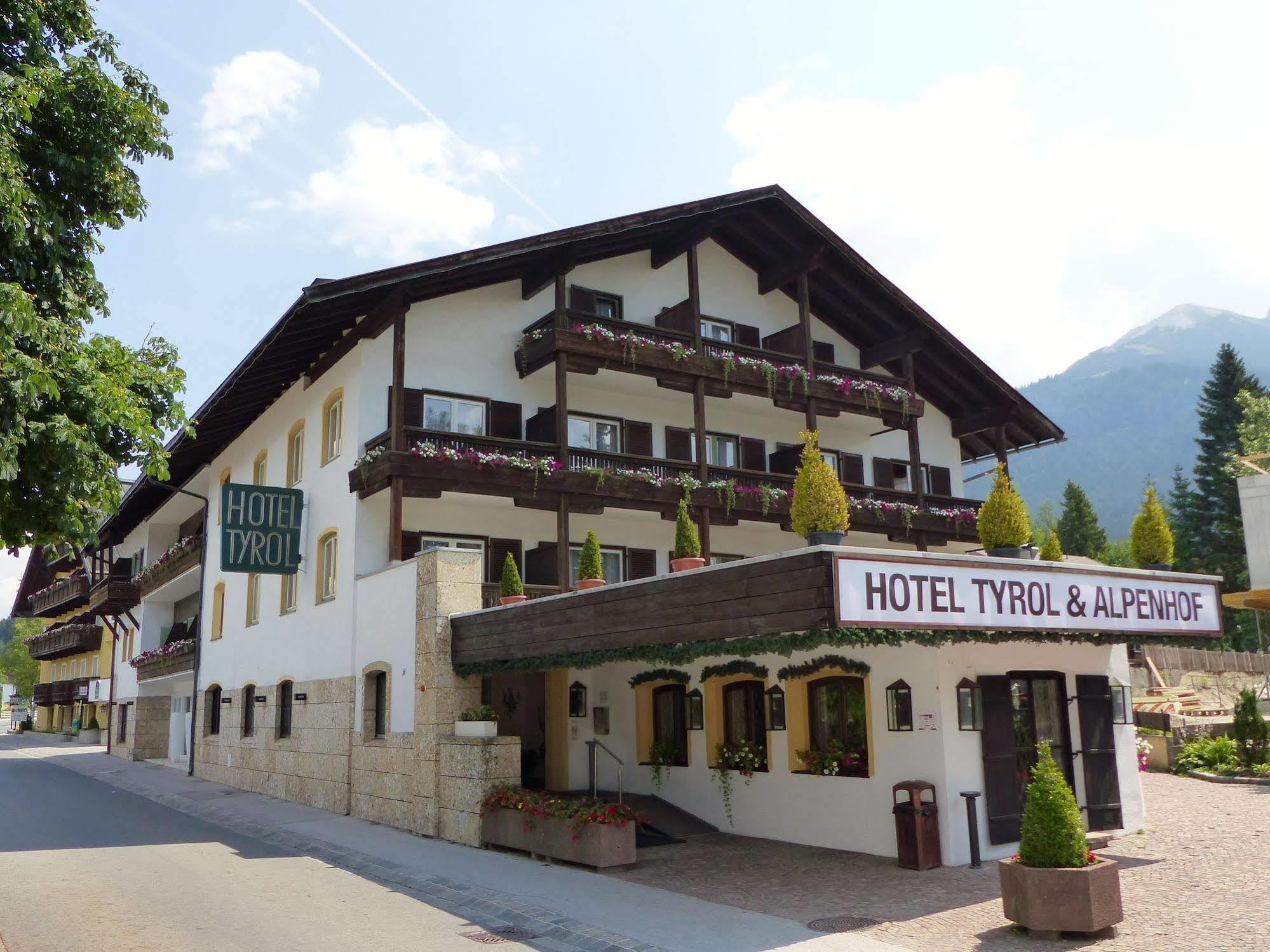 Hotel Tyrol-Alpenhof 蒂罗尔-泽费尔德 外观 照片