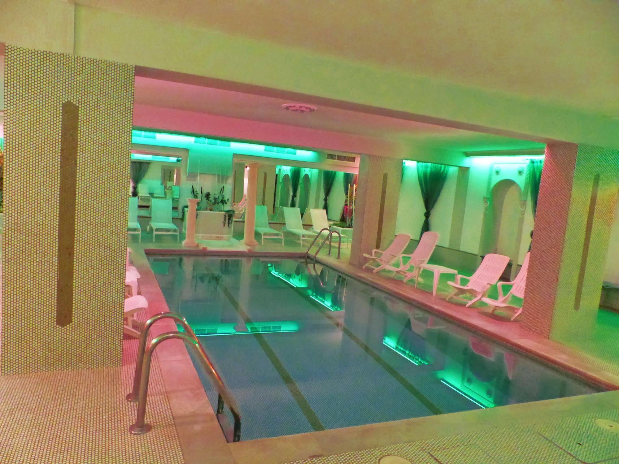 Hotel Tyrol-Alpenhof 蒂罗尔-泽费尔德 外观 照片